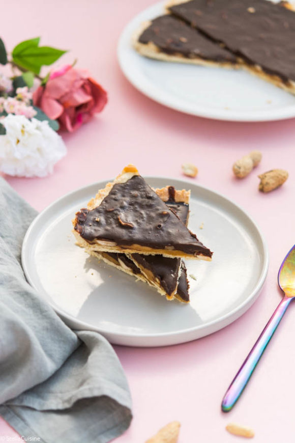 Recette de Tarte chocolat caramel et cacahuètes façon Snickers