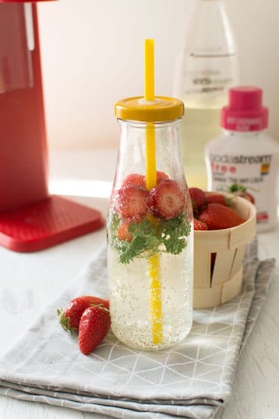 Recette d'Eau gourmande fraises, coriandre, litchi, thé vert